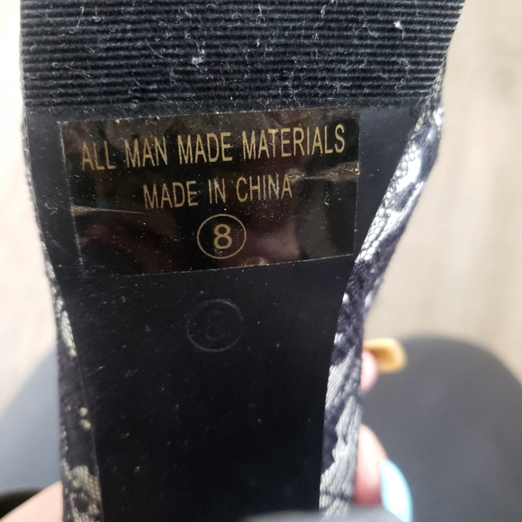 Womans black lace heels - Picture 4 of 5